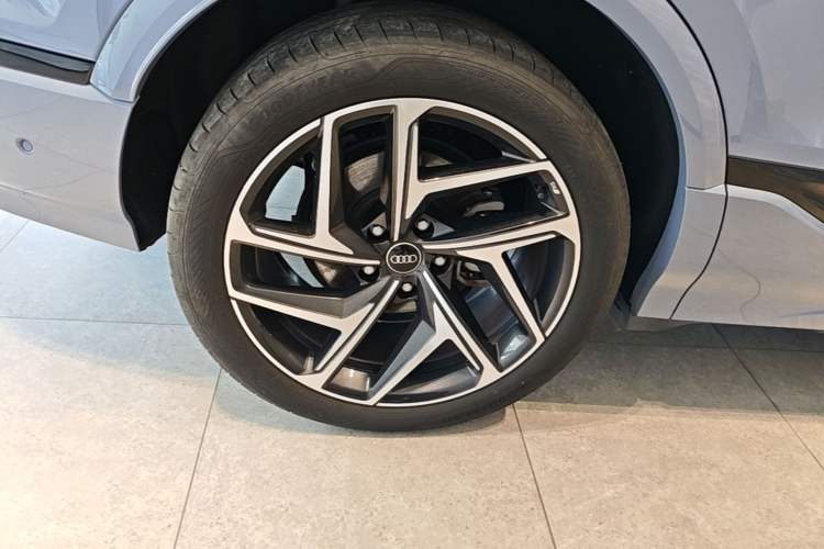 Used Audi Q6L e-tron 2026 First Launch Navigation Edition Right Rear Wheel Hub