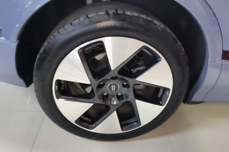 Used Audi Q6L e-tron 2026 First Launch Navigation Edition Right Rear Wheel Hub