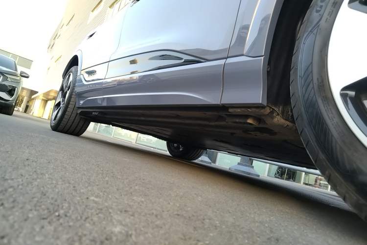 Used Audi Q6L e-tron 2026 First Launch Navigation Edition Right Side Sill