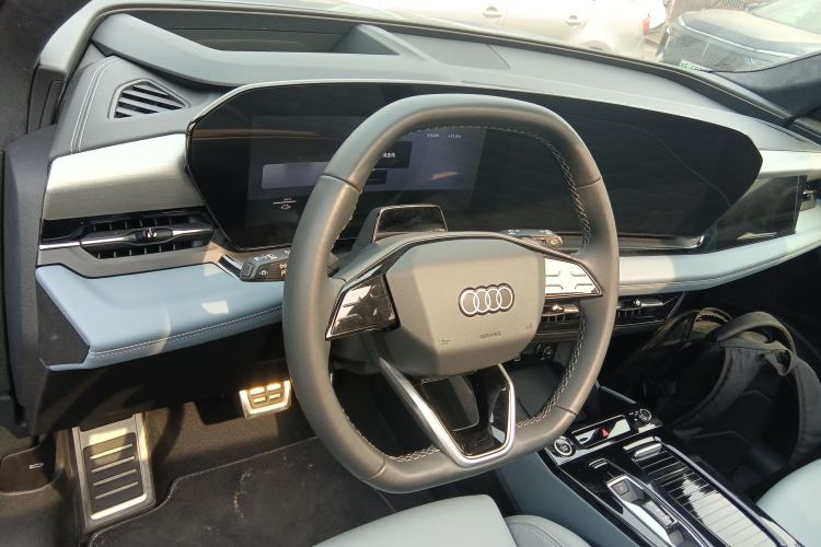 Used Audi Q6L e-tron 2026 First Launch Navigation Edition Steering Wheel