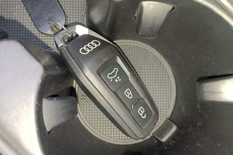 Used Audi Q6L e-tron 2026 First Launch Navigation Edition Vehicle Key