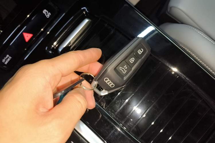 Used Audi Q6L e-tron 2026 First Launch Navigation Edition Vehicle Key