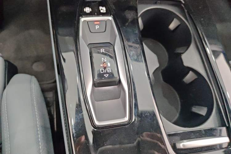 Used Audi Q6L e-tron 2026 First Launch Navigation Edition Gear Lever