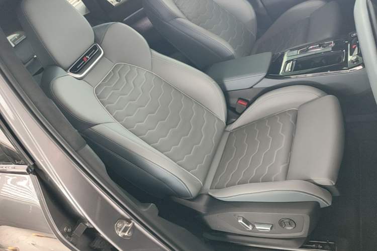 Used Audi Q6L e-tron 2026 First Launch Navigation Edition Right Front Seat