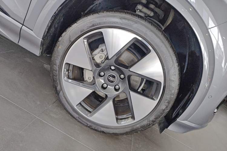 Used Audi Q6L e-tron 2026 First Launch Navigation Edition Right Front Wheel Hub