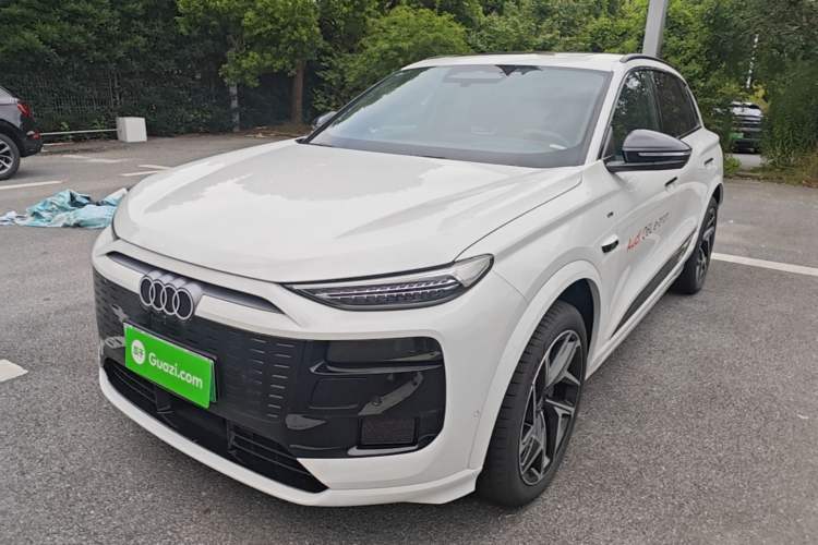 Audi Q6L e-tron 2026 First Launch Navigation Edition d’occasion Guazi used car, China used car export, Used car for sale, Used cars, Cheapest cars for sale