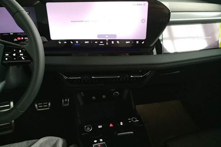 Used Audi Q6L e-tron 2026 First Launch Navigation Edition Audio And AC Panel
