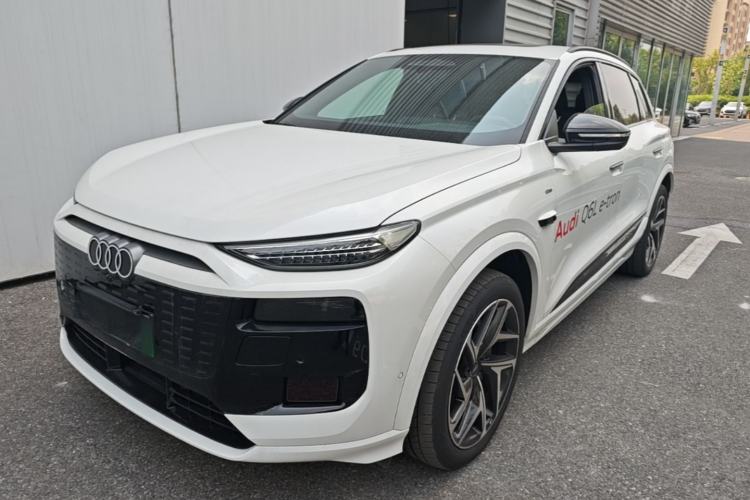 Audi Q6L e-tron 2026 First Launch Navigation Edition