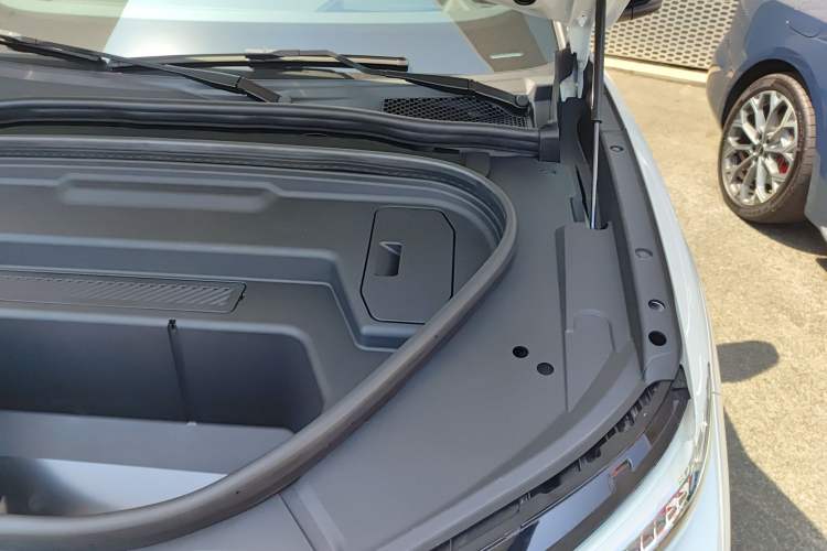 Used Audi Q6L e-tron 2026 First Launch Navigation Edition Engine Bay Left