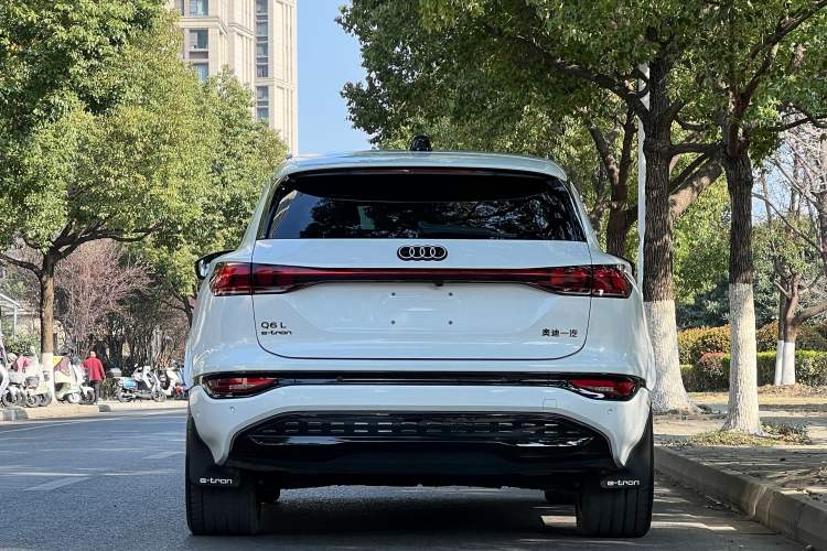 Used Audi Q6L e-tron 2026 First Launch Navigation Edition Exterior 1