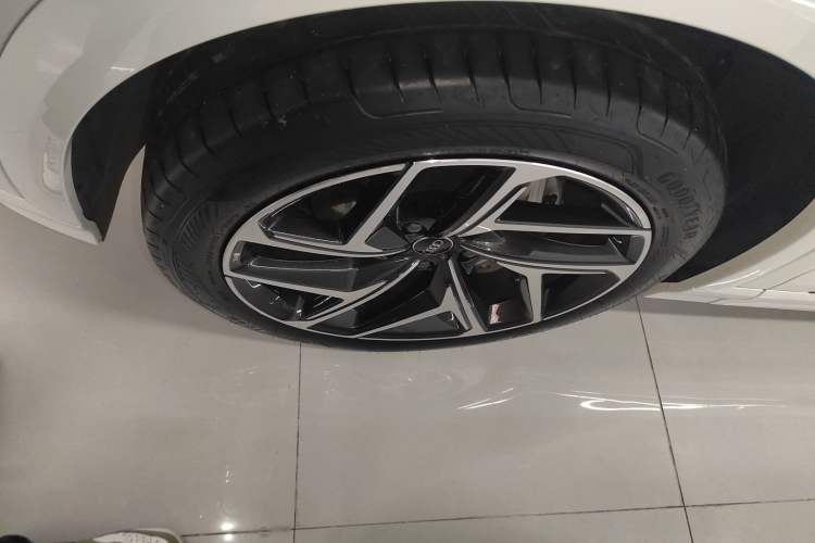 Used Audi Q6L e-tron 2026 First Launch Navigation Edition Exterior 4