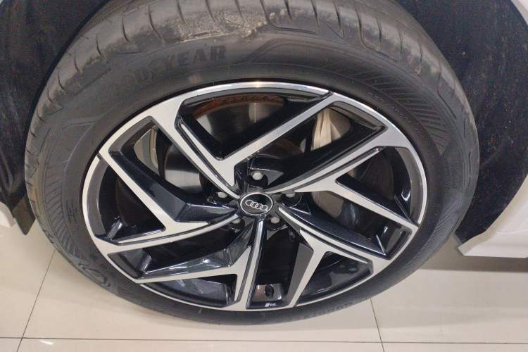 Used Audi Q6L e-tron 2026 First Launch Navigation Edition Exterior 4