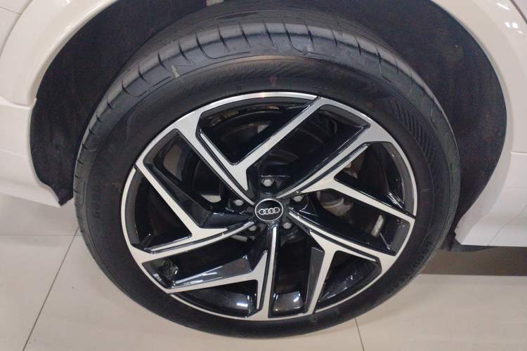 Used Audi Q6L e-tron 2026 First Launch Navigation Edition Exterior 5