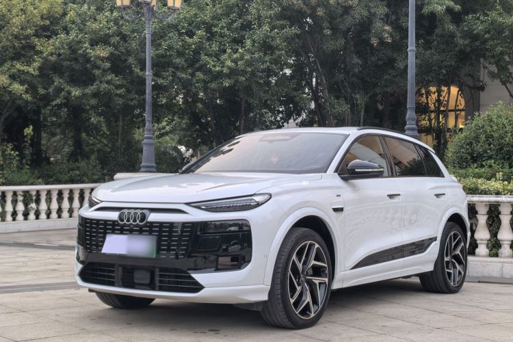 Audi Q6L e-tron 2026 First Launch Navigation Edition