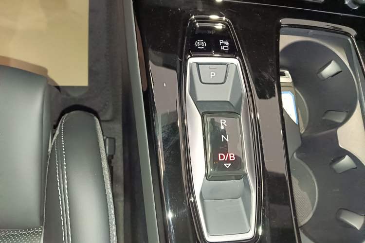 Used Audi Q6L e-tron 2026 First Launch Navigation Edition Gear Lever