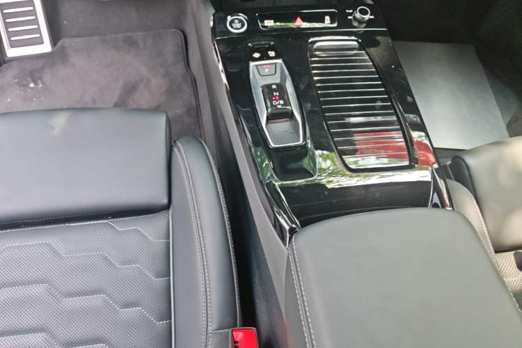 Used Audi Q6L e-tron 2026 First Launch Navigation Edition Gear Lever