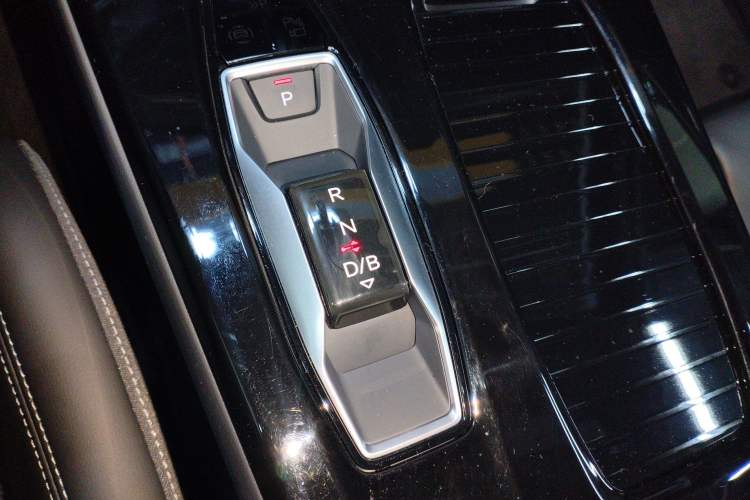 Used Audi Q6L e-tron 2026 First Launch Navigation Edition Gear Lever