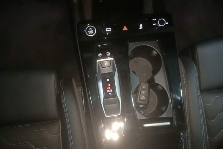 Used Audi Q6L e-tron 2026 First Launch Navigation Edition Gear Lever