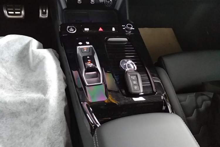 Used Audi Q6L e-tron 2026 First Launch Navigation Edition Gear Lever