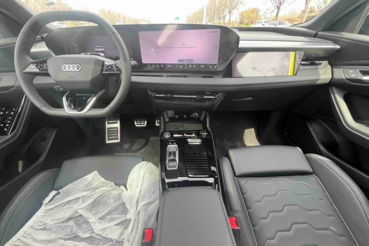 Used Audi Q6L e-tron 2026 First Launch Navigation Edition Interior 1