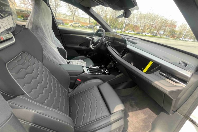 Used Audi Q6L e-tron 2026 First Launch Navigation Edition Interior 10