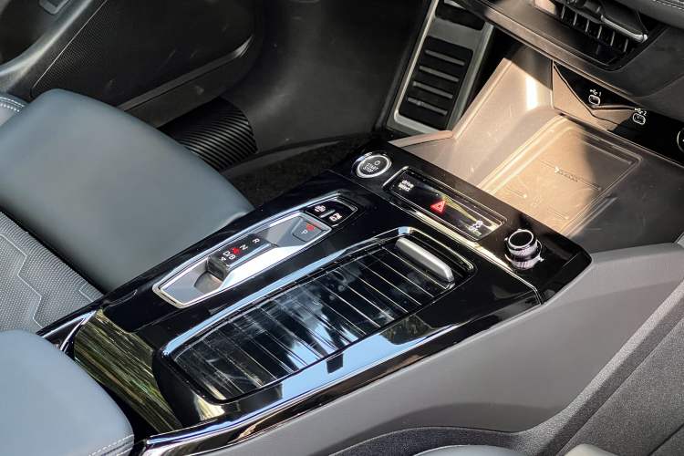 Used Audi Q6L e-tron 2026 First Launch Navigation Edition Interior 12
