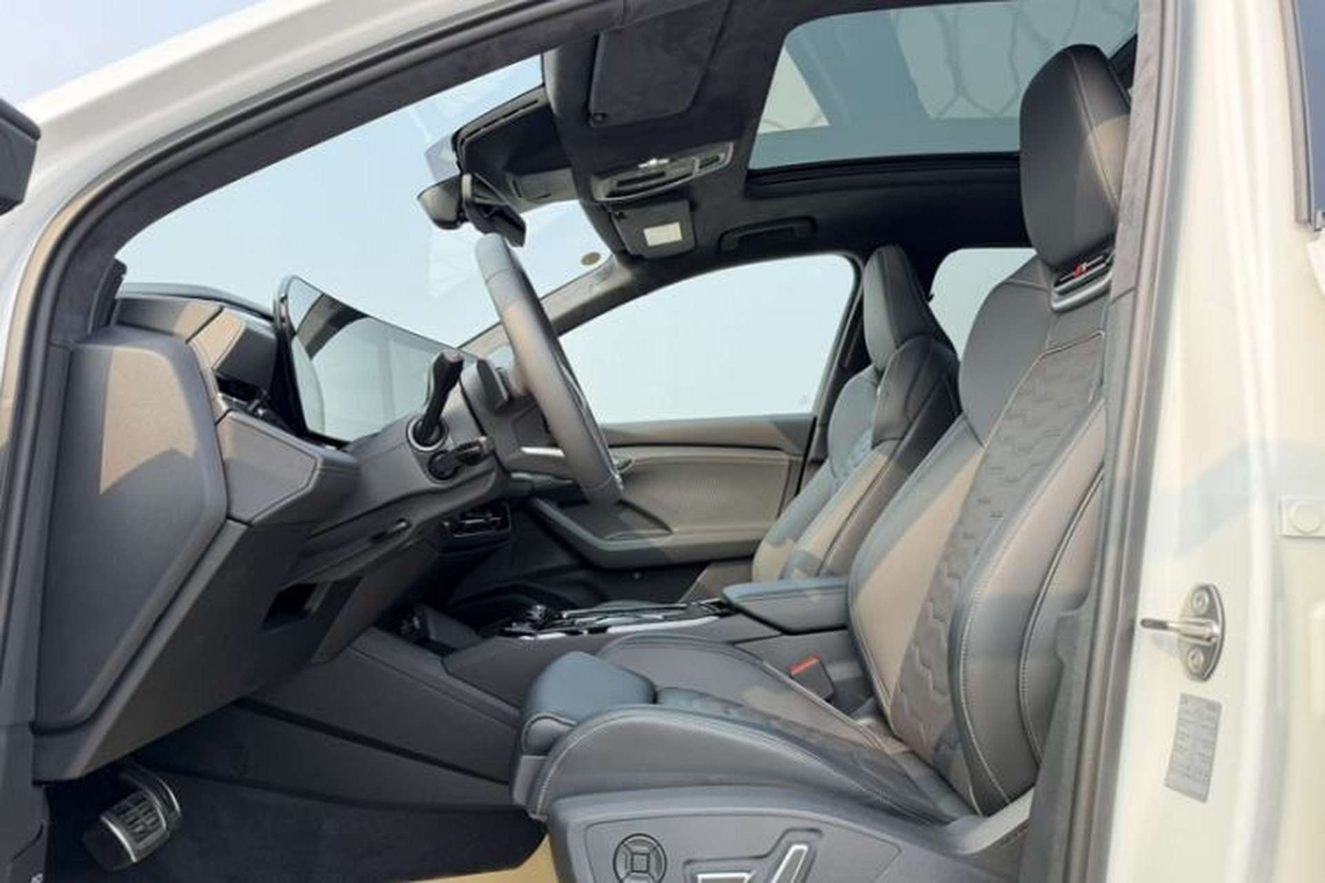 Used Audi Q6L e-tron 2026 First Launch Navigation Edition Interior 3