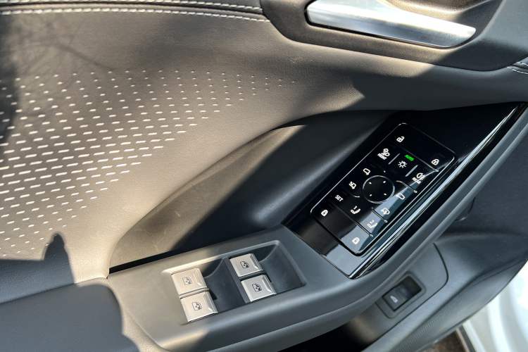 Used Audi Q6L e-tron 2026 First Launch Navigation Edition Interior 7