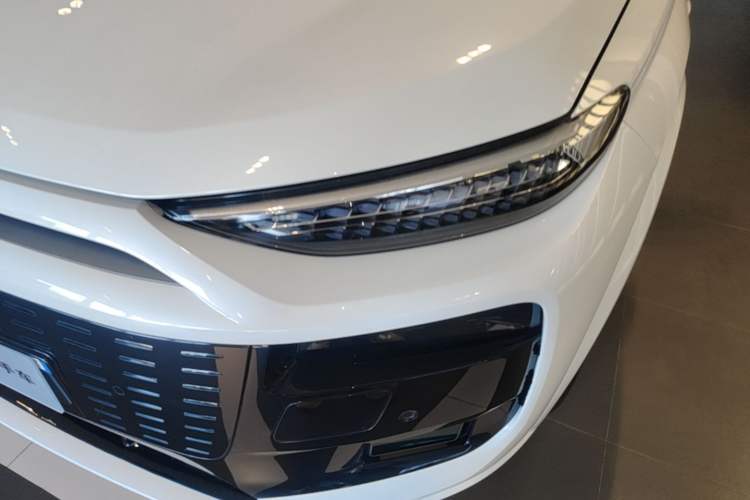 Used Audi Q6L e-tron 2026 First Launch Navigation Edition Left Front Headlight