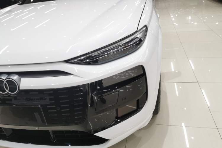 Used Audi Q6L e-tron 2026 First Launch Navigation Edition Left Front Headlight