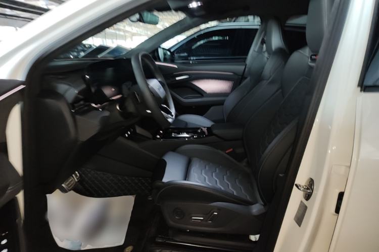 Used Audi Q6L e-tron 2026 Ultra-Long Range Edition Left Front Seat