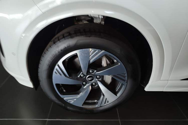 Used Audi Q6L e-tron 2026 Ultra-Long Range Edition Left Front Wheel Hub