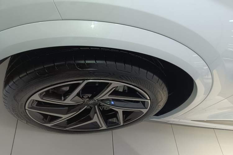 Used Audi Q6L e-tron 2026 First Launch Navigation Edition Left Front Wheel Hub