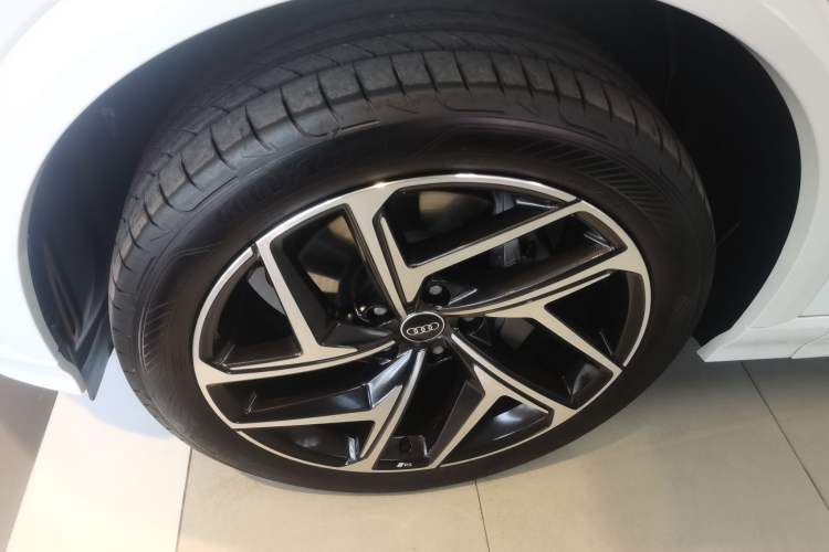 Used Audi Q6L e-tron 2026 First Launch Navigation Edition Left Front Wheel Hub