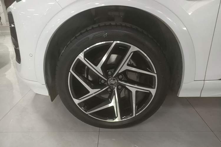 Used Audi Q6L e-tron 2026 First Launch Navigation Edition Left Front Wheel Hub