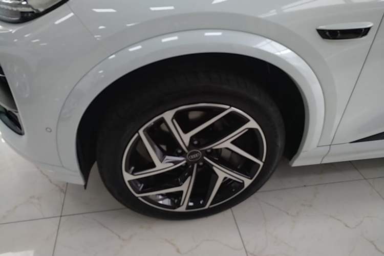 Used Audi Q6L e-tron 2026 First Launch Navigation Edition Left Front Wheel Hub