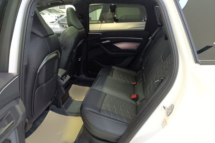 Used Audi Q6L e-tron 2026 First Launch Navigation Edition Left Rear Seat