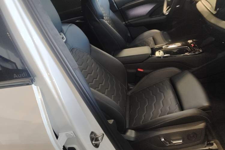 Used Audi Q6L e-tron 2026 First Launch Navigation Edition Right Front Seat