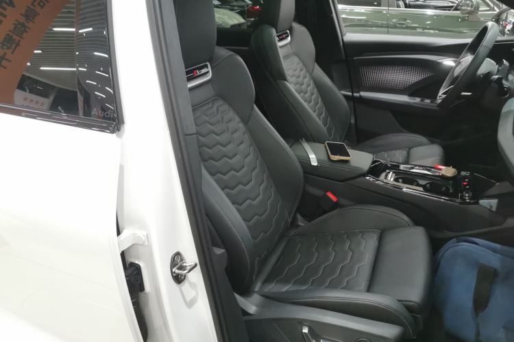 Used Audi Q6L e-tron 2026 First Launch Navigation Edition Right Front Seat