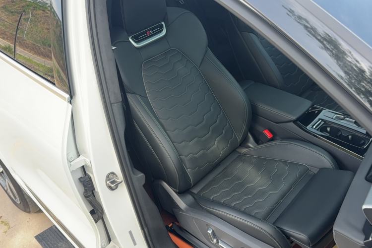 Used Audi Q6L e-tron 2026 Ultra-Long Range Edition Right Front Seat