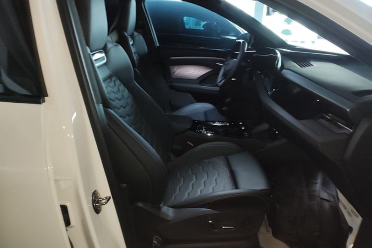 Used Audi Q6L e-tron 2026 Ultra-Long Range Edition Right Front Seat