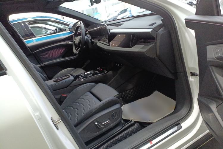 Used Audi Q6L e-tron 2026 Ultra-Long Range Edition Right Front Seat