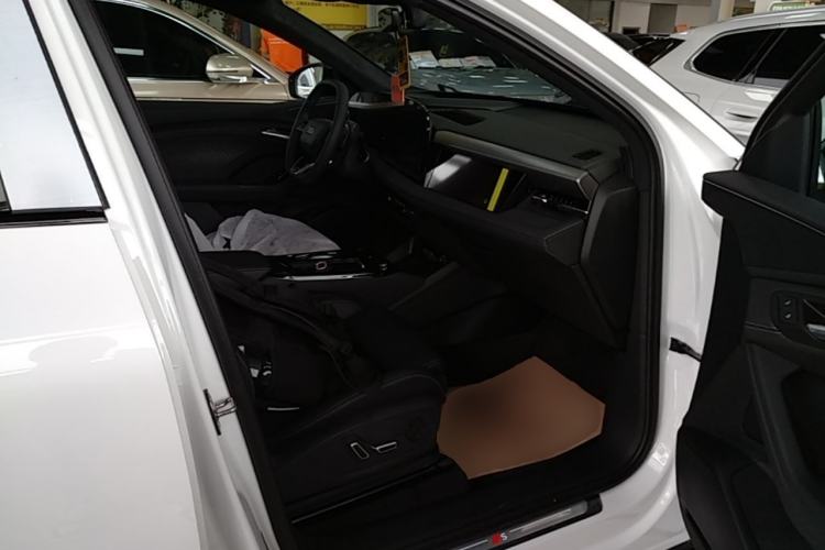Used Audi Q6L e-tron 2026 First Launch Navigation Edition Right Front Seat