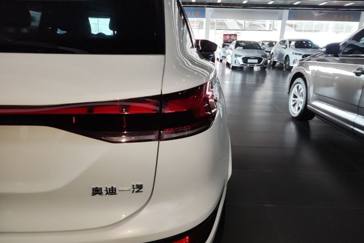 Used Audi Q6L e-tron 2026 Ultra-Long Range Edition Right Rear Taillight
