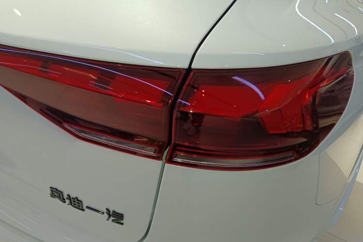 Used Audi Q6L e-tron 2026 First Launch Navigation Edition Right Rear Taillight