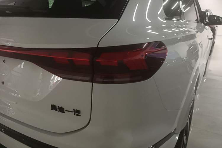 Used Audi Q6L e-tron 2026 First Launch Navigation Edition Right Rear Taillight