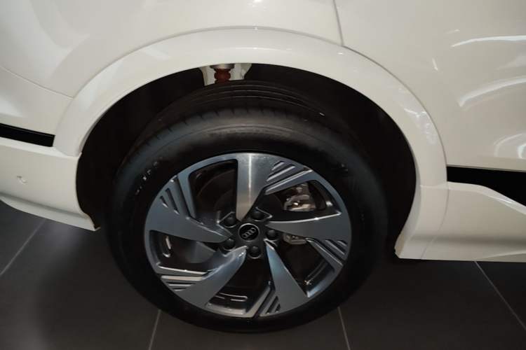Used Audi Q6L e-tron 2026 Ultra-Long Range Edition Right Rear Wheel Hub