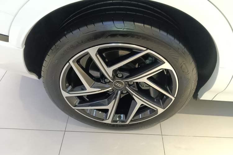 Used Audi Q6L e-tron 2026 First Launch Navigation Edition Right Rear Wheel Hub