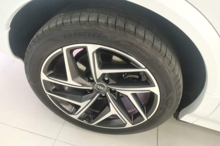 Used Audi Q6L e-tron 2026 First Launch Navigation Edition Right Rear Wheel Hub