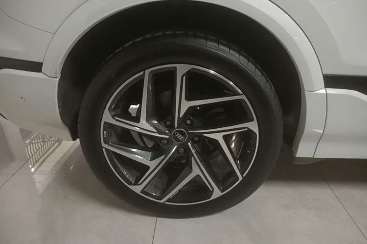 Used Audi Q6L e-tron 2026 First Launch Navigation Edition Right Rear Wheel Hub